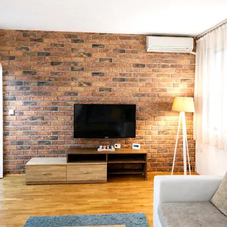 2 Bedroom Near Clinical Center & Diamond Mall *